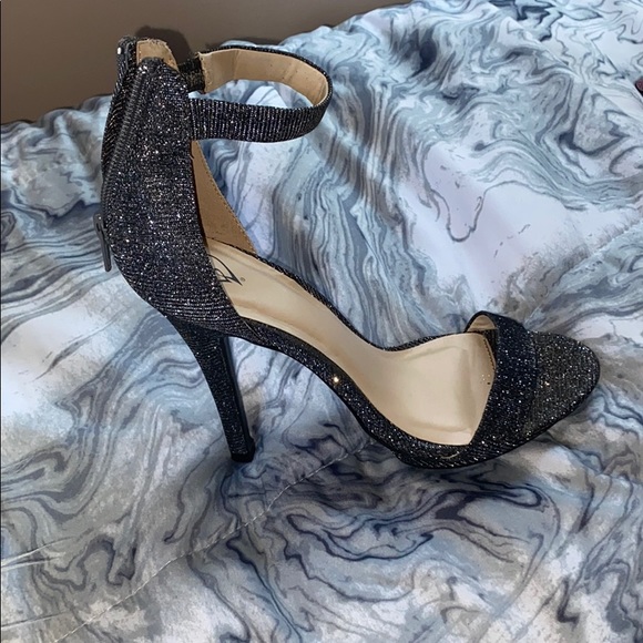 Heels - Picture 2 of 3